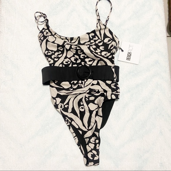 NEW Beach Riot Julia Black & White Belted One Piece Swimsuit Size XS - Picture 3 of 9